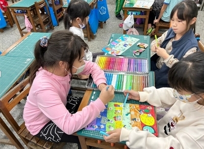 越南傳統服飾「奧黛」設計